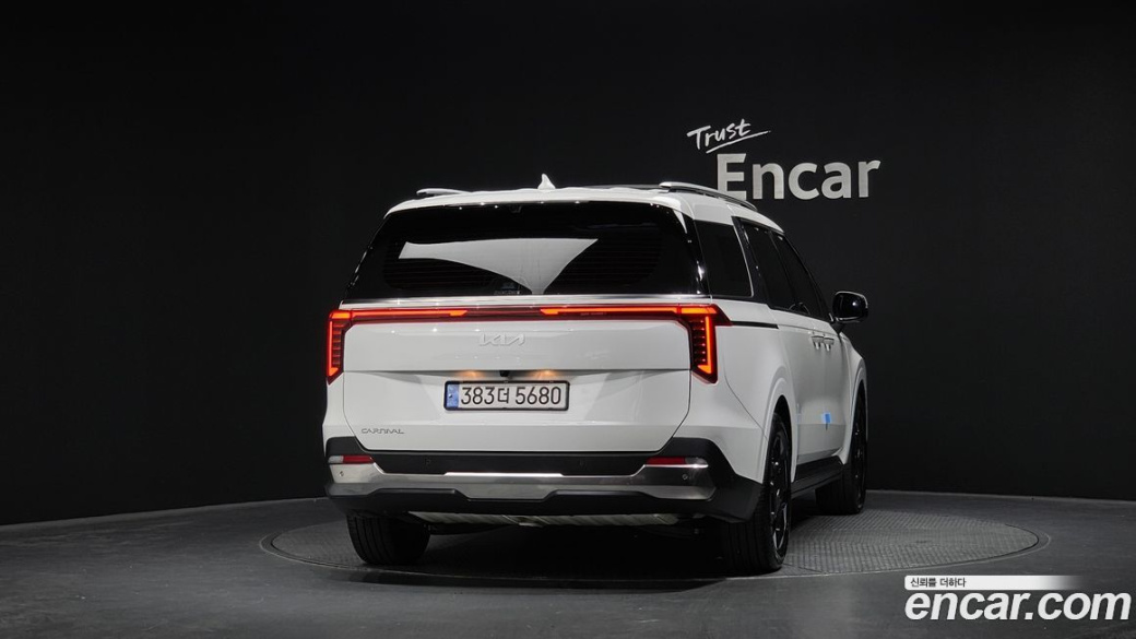 Kia Carnival 7-Seater Signature, 2024