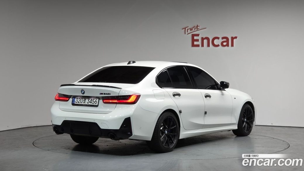 BMW 3-Series 320i M Sport, 2024