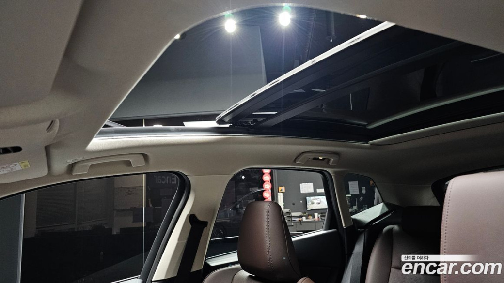 BMW 2-Series 220i Luxury, 2024