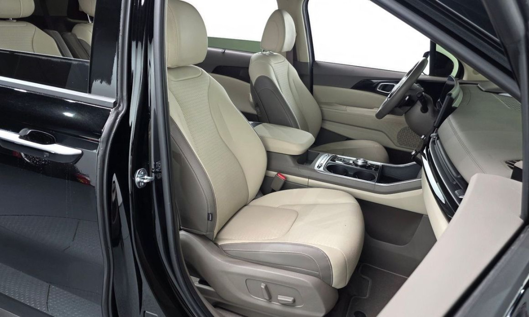 Kia Carnival 7-Seater Gravity, 2025