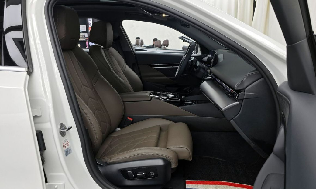BMW 5-Series 520i, 2024