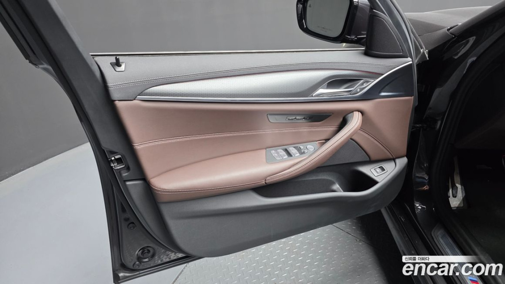 BMW 5-Series 523d M Sport, 2023