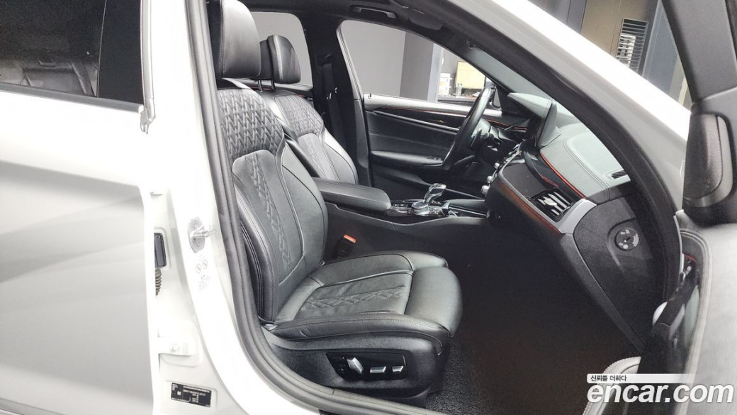 BMW 5-Series 530i M Sport Package, 2023