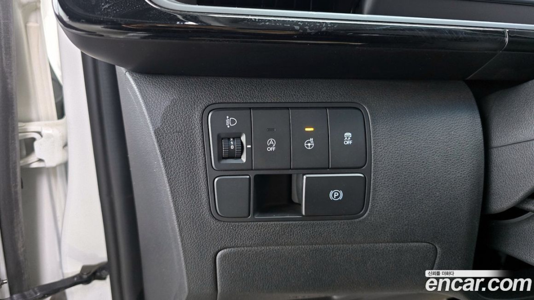 Hyundai Staria Lounge 9-Seater, 2022