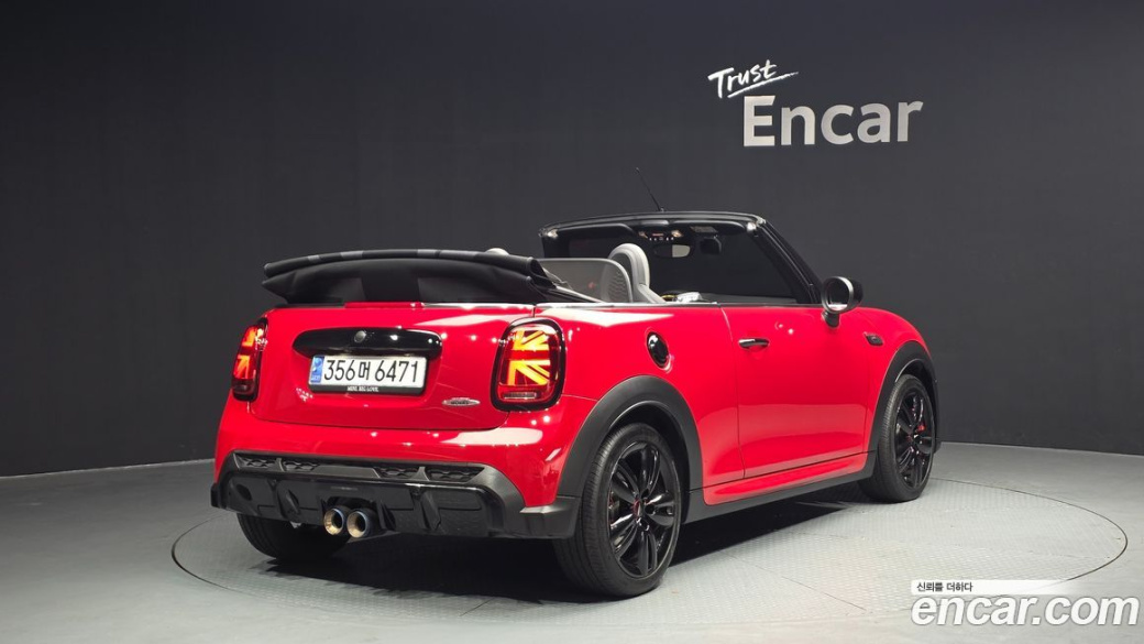 Mini Cooper Convertible JCW, 2024