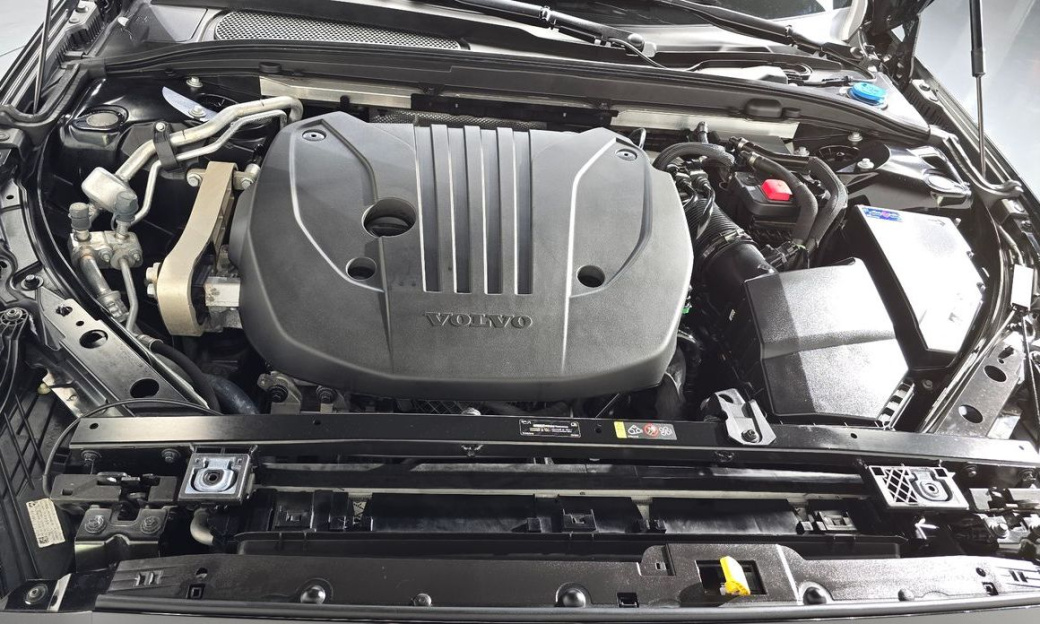 Volvo V60 B5 Ultimate AWD, 2023