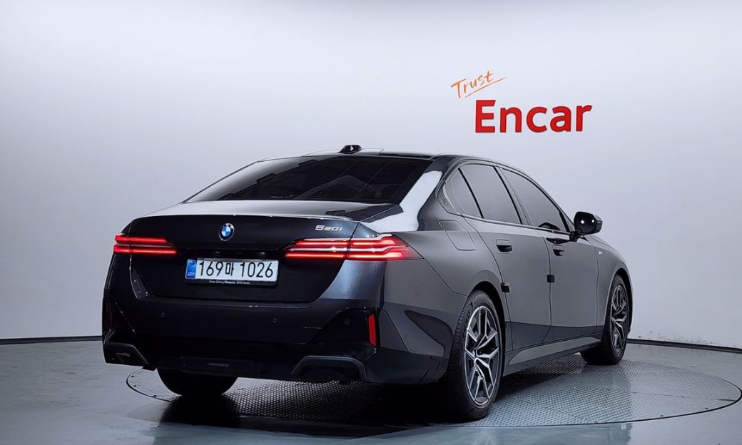 BMW 5-Series 520i M Sport, 2025