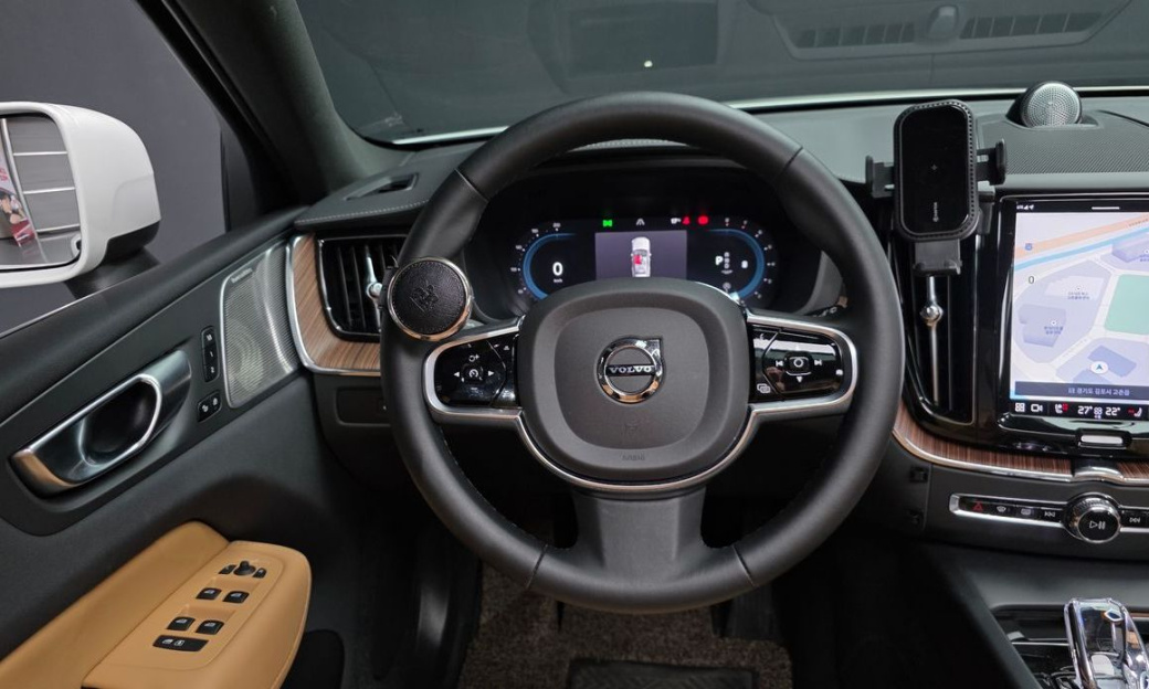 Volvo XC60 B6 Ultimate Bright, 2024
