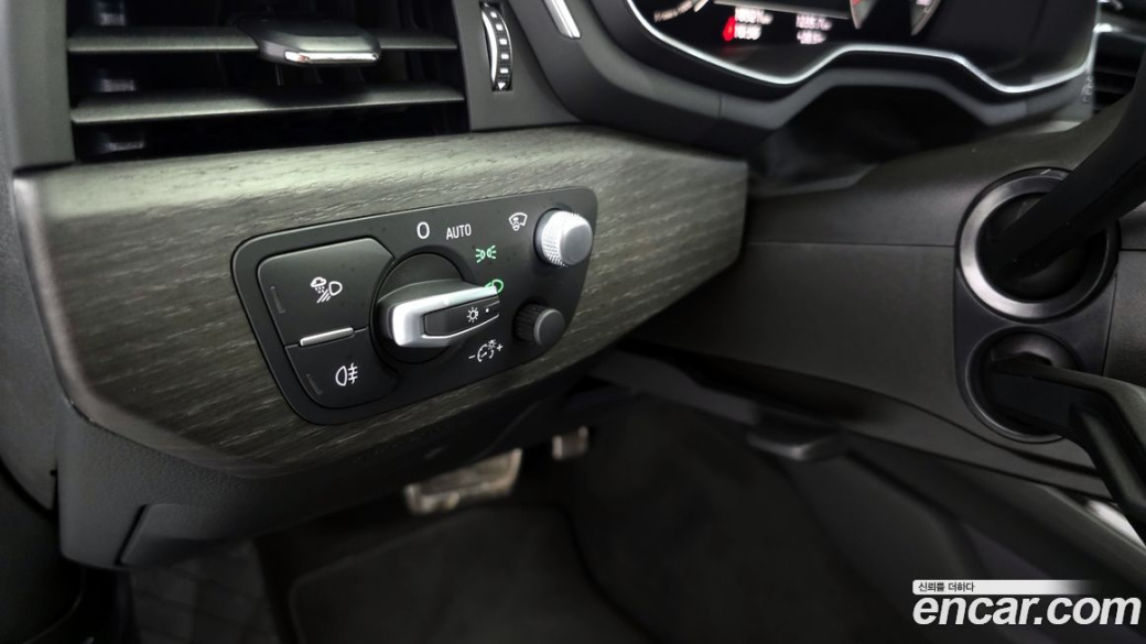 Audi A4 40 TFSI Premium, 2023