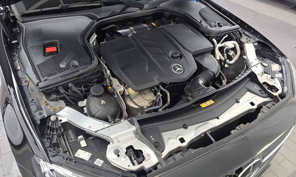 Mercedes-Benz E-Class E220d 4MATIC AMG Line, 2021