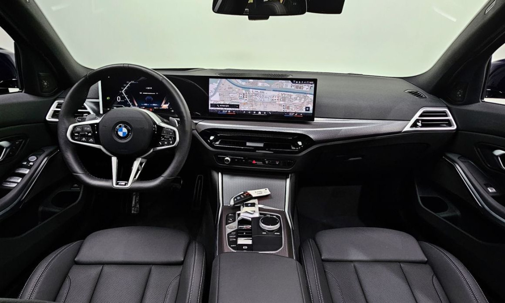 BMW 3-Series 320i M Sport, 2025