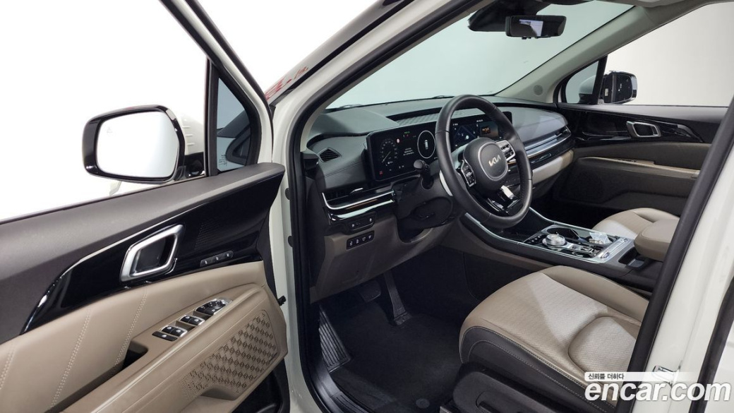 Kia Carnival 9-Seater Signature, 2024