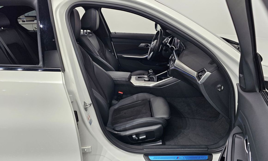 BMW 3-Series 320i M Sport, 2022