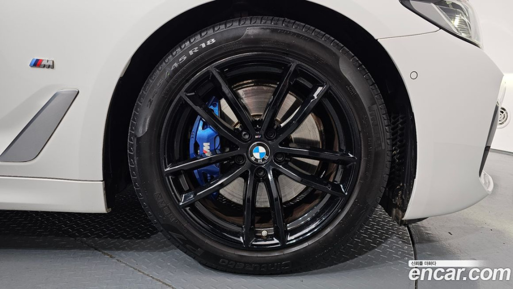 BMW 5-Series 520i M Sport, 2022