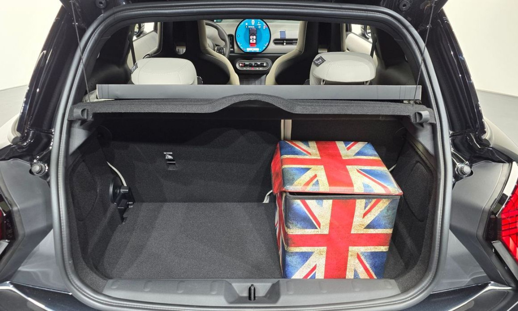 Mini Cooper Favoured, 2025