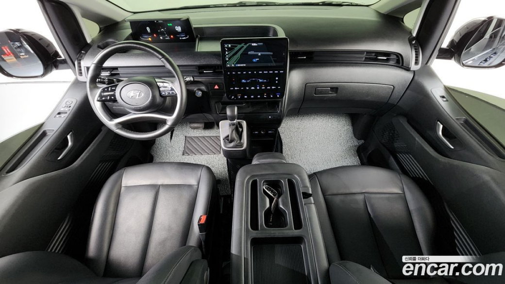 Hyundai Staria 4WD Tourer 11-Seater, 2024