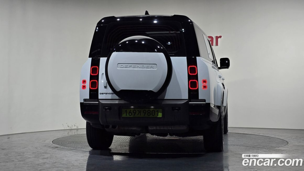 Land Rover Defender 130 D300 X-Dynamic HSE, 2024