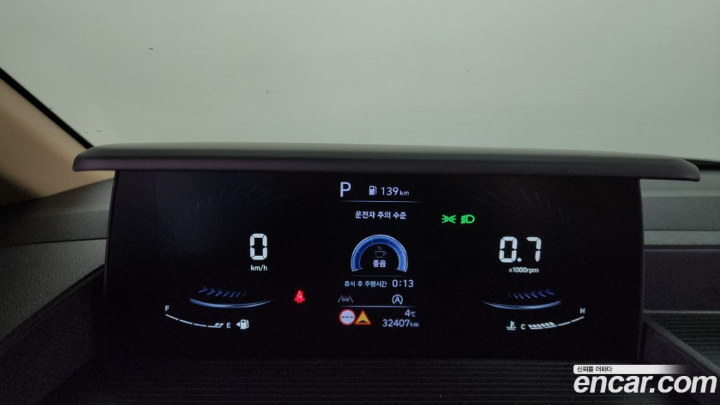 Hyundai Staria 4WD , 2023