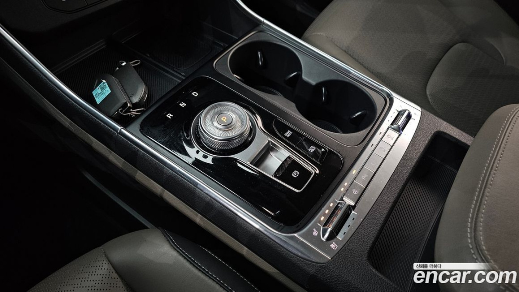 Kia Carnival 9-Seater Signature, 2024