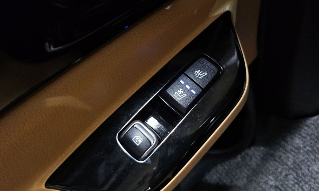 Kia Carnival 9-Seater Signature, 2023