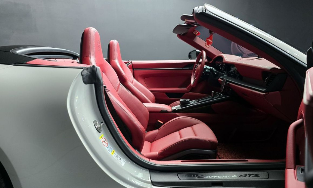 Porsche 911 Carrera 4 GTS Cabriolet, 2023