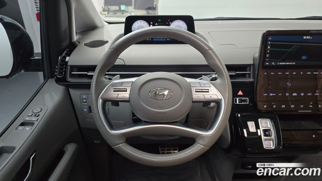 Hyundai Staria 4WD Lounge 9-Seater, 2022