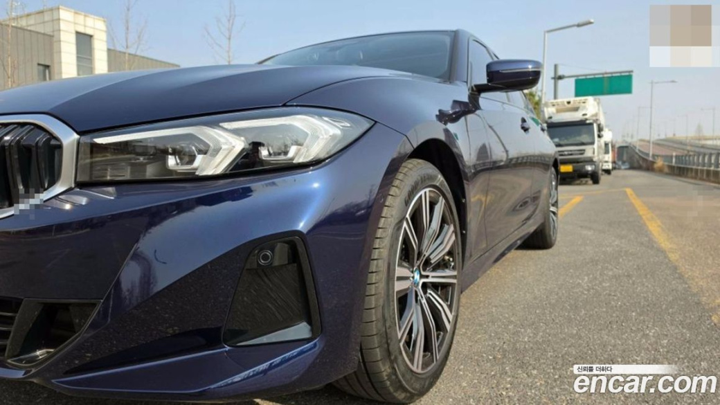 BMW 3-Series 320i, 2025