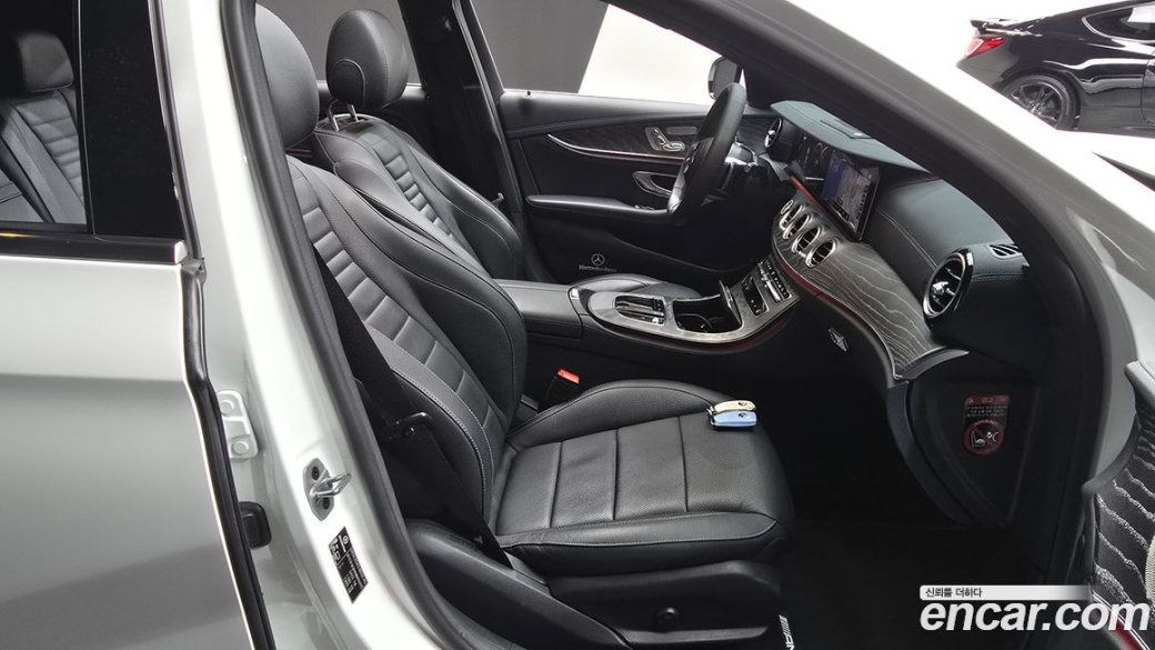 Mercedes-Benz E-Class E350 4MATIC AMG Line, 2022