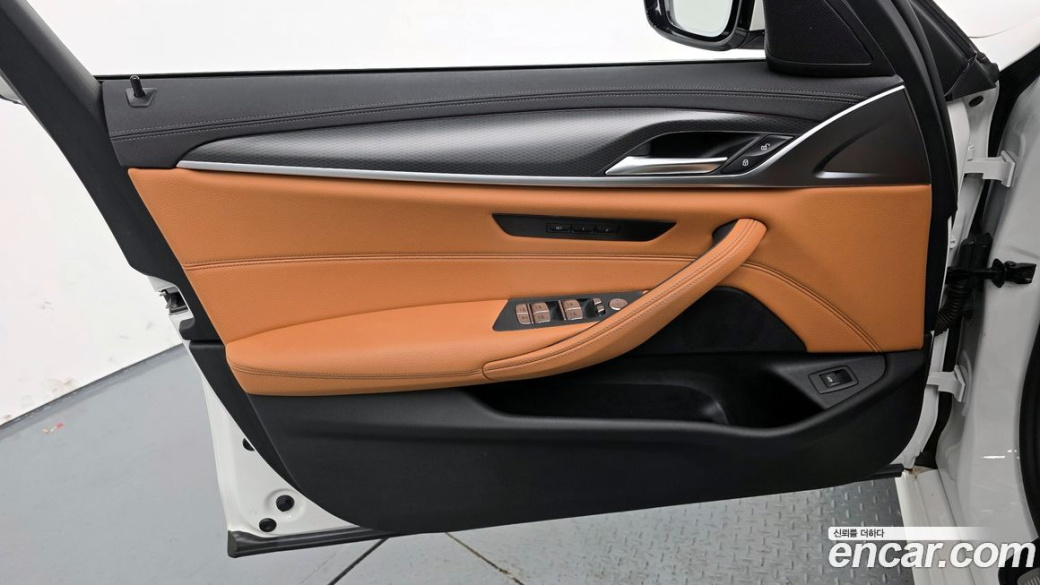 BMW 5-Series 520i M Sport, 2022