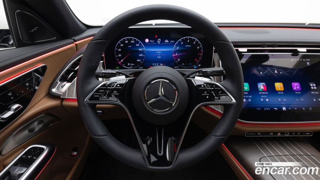 Mercedes-Benz E-Class E300 4MATIC Exclusive, 2026