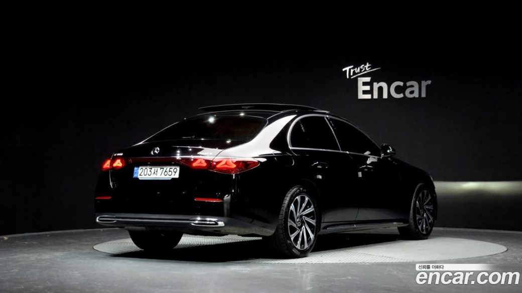 Mercedes-Benz E-Class E300 4MATIC Exclusive, 2024
