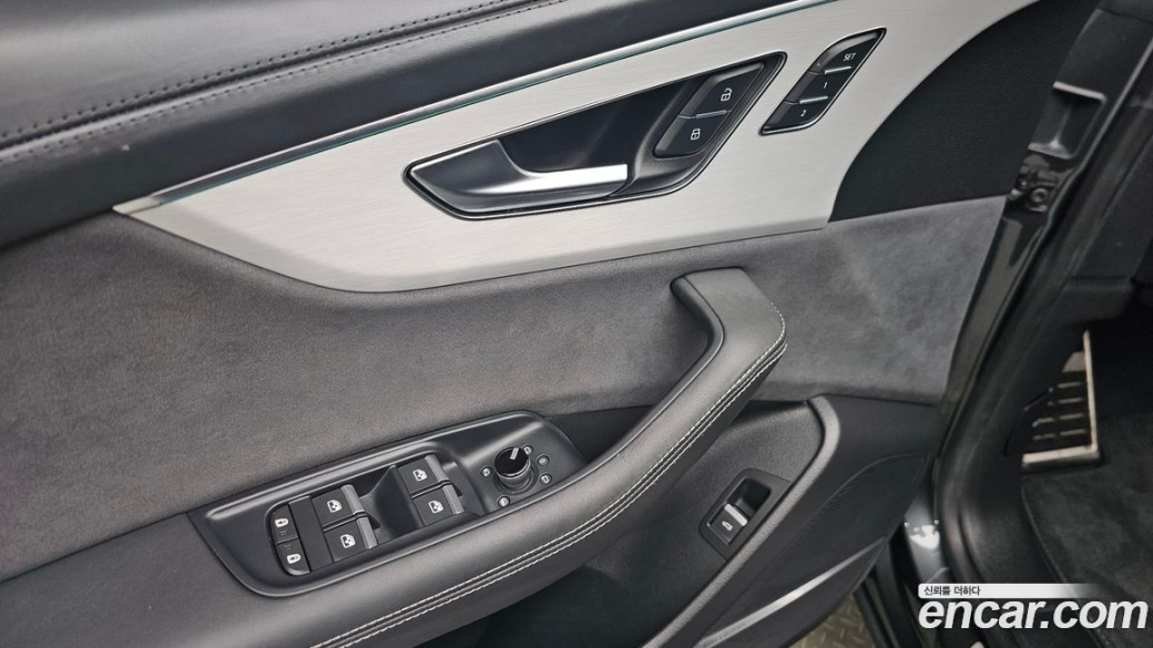 Audi Q8 55 TFSI Quattro Premium, 2023