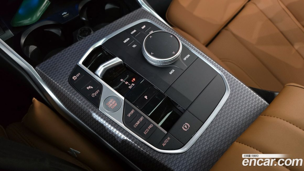 BMW 3-Series 320i M Sport, 2025