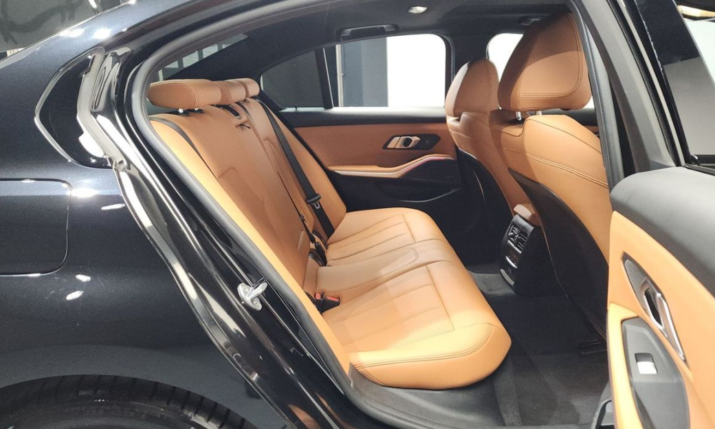 BMW 3-Series 320i M Sport, 2024