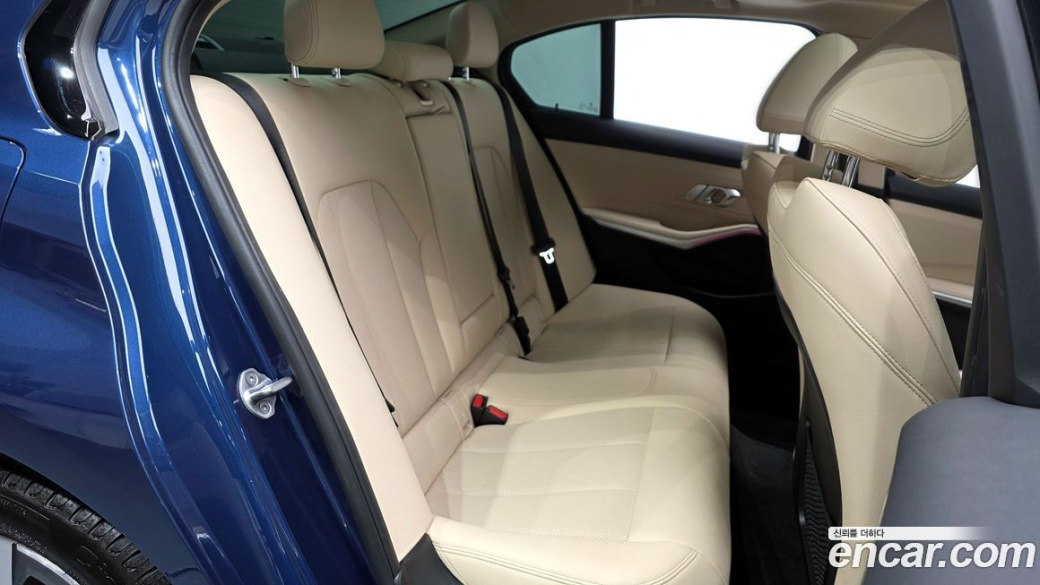 BMW 3-Series 320i, 2023