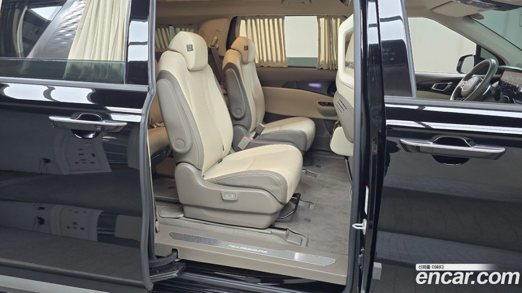 Kia Carnival 9-Seater Hi-Limousine, 2023
