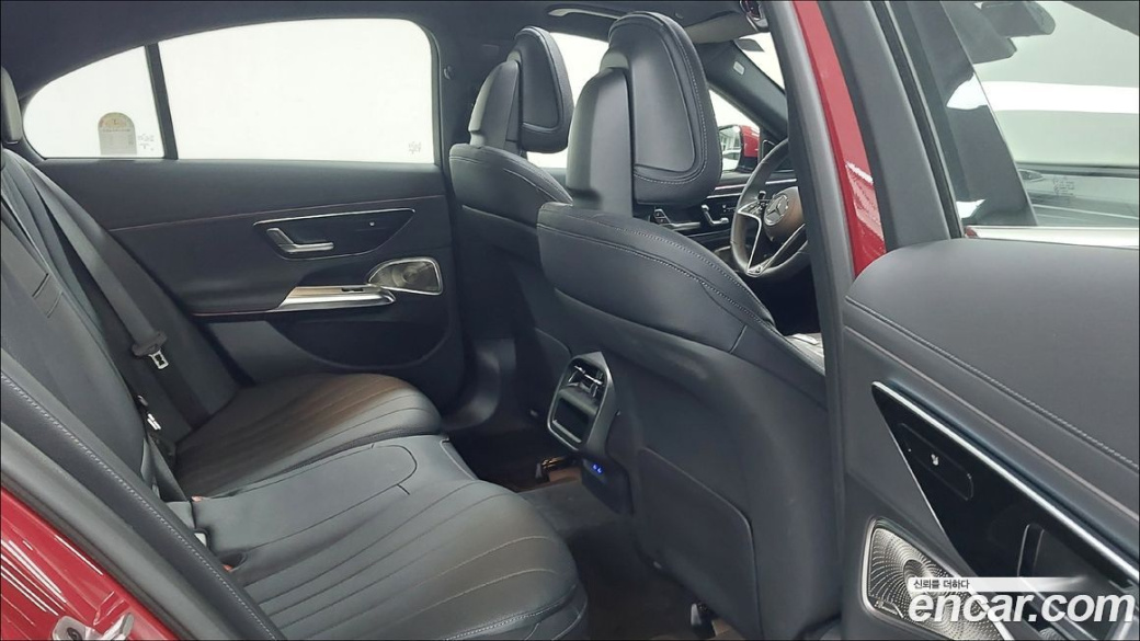 Mercedes-Benz E-Class E300 4MATIC Exclusive, 2025