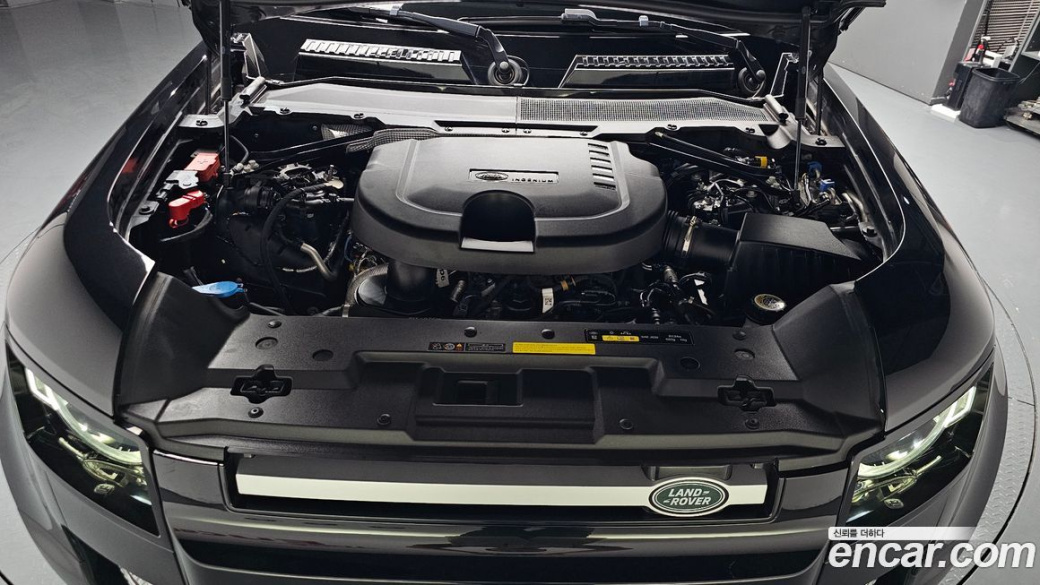 Land Rover Defender 110 D250 SE, 2023