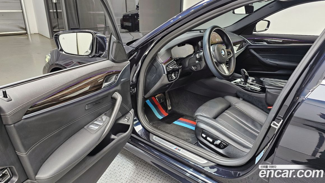 BMW 5-Series 520i M Sport, 2022