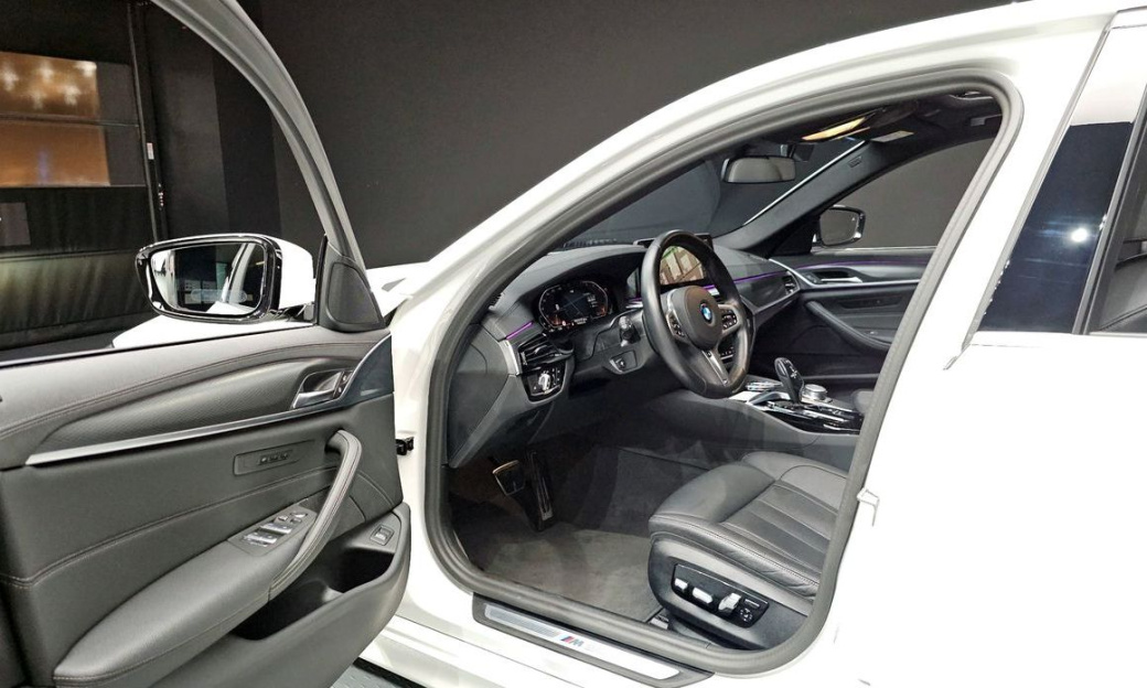 BMW 5-Series 520i M Sport, 2023