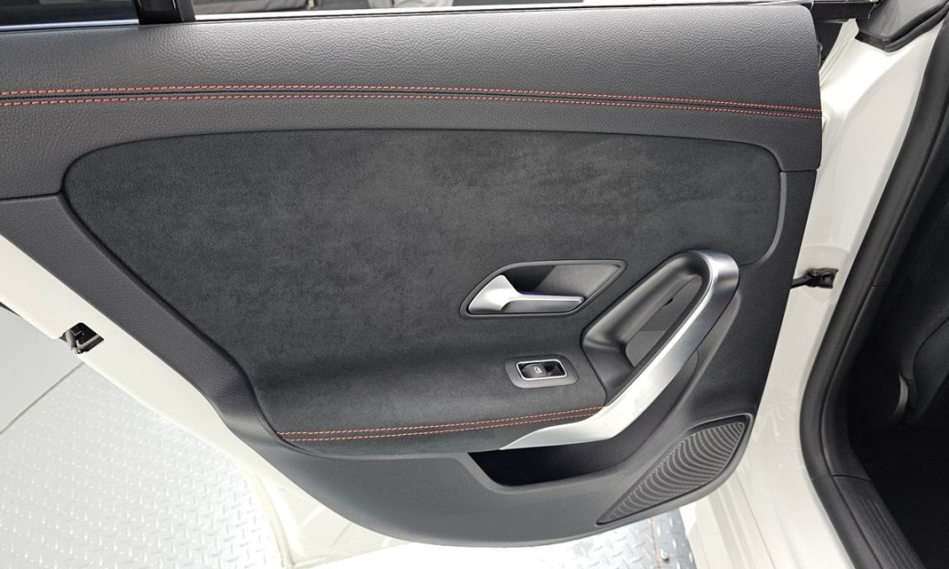 Mercedes-Benz CLA-Class CLA250 4MATIC, 2025