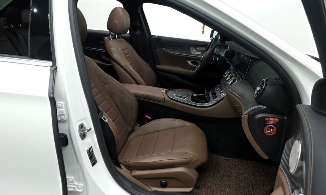 Mercedes-Benz E-Class E350 4MATIC Exclusive, 2023