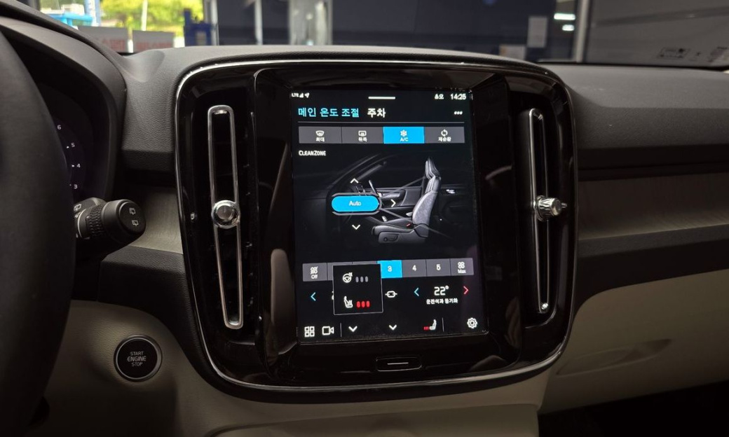 Volvo XC40 B4 Ultimate Bright, 2024