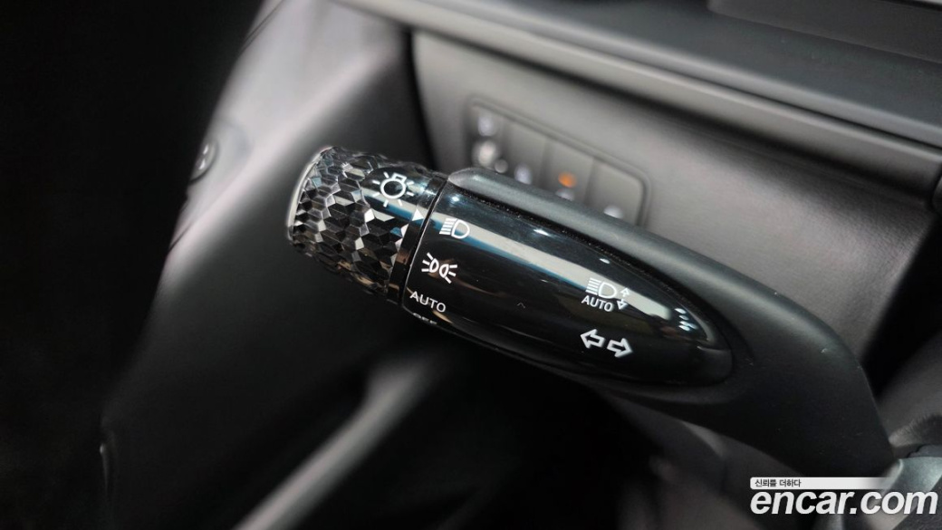 Hyundai Staria 4WD Tourer 9-Seater, 2025