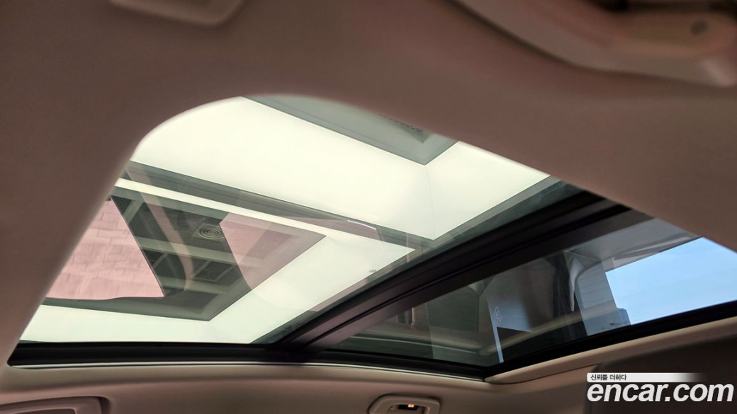 BMW 2-Series 220i Luxury, 2024