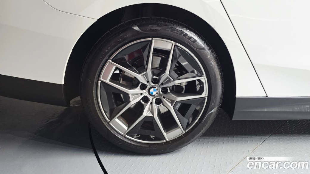 BMW 5-Series 520i, 2025