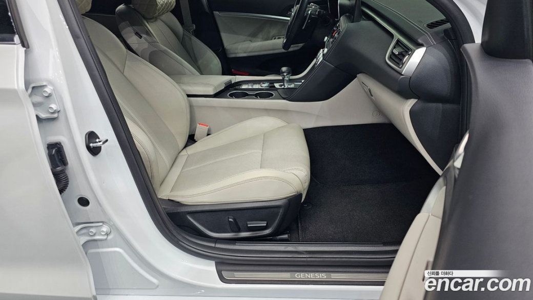 Genesis G70 Gasoline 2.0T 4WD, 2022