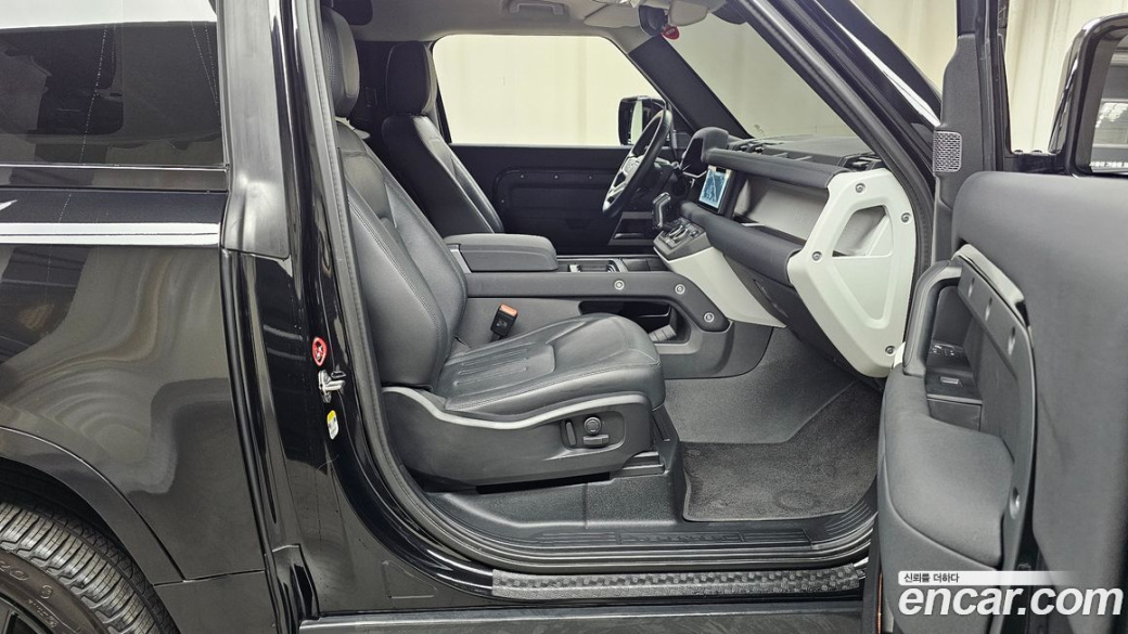 Land Rover Defender 90 D250 SE, 2022