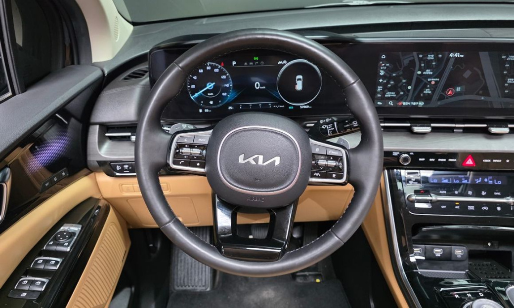 Kia Carnival 11-Seater Signature, 2023