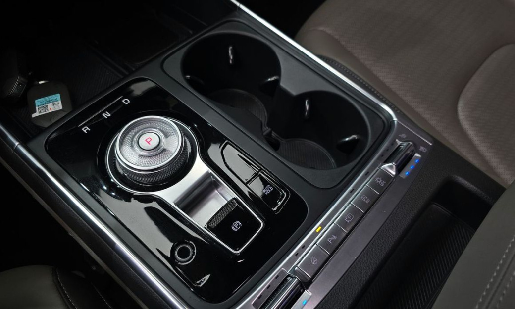 Kia Carnival 9-Seater Signature, 2025